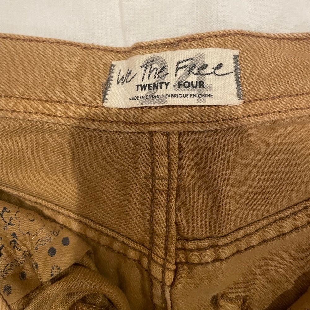 NWOT ๐ We the FREE PEOPLE denim tan cuffed short mid-rise relaxed fit ๐โ๏ธ - Picture 3 of 13
